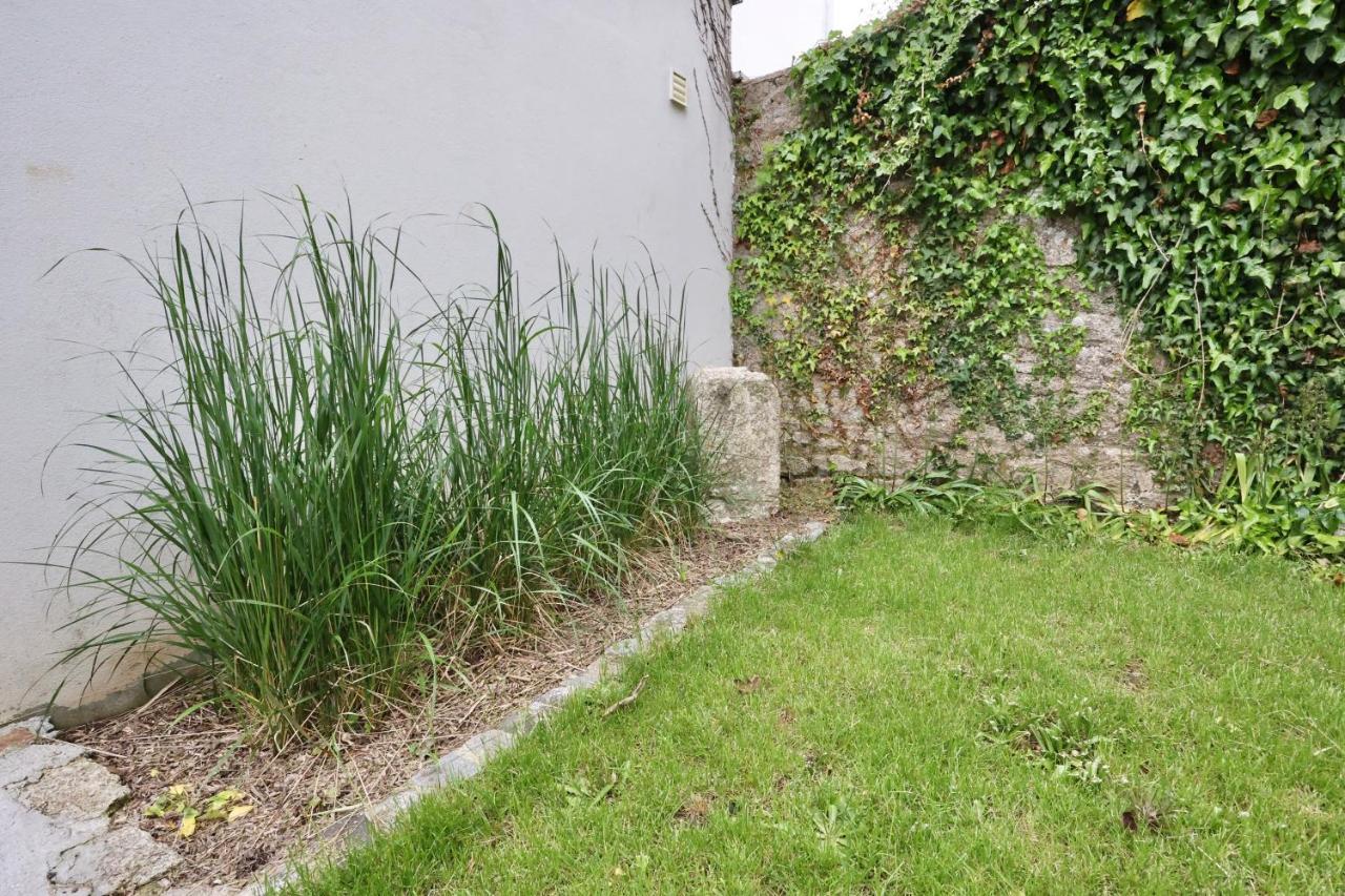 L'atelier et sa terrasse Leilighet Pontivy Eksteriør bilde